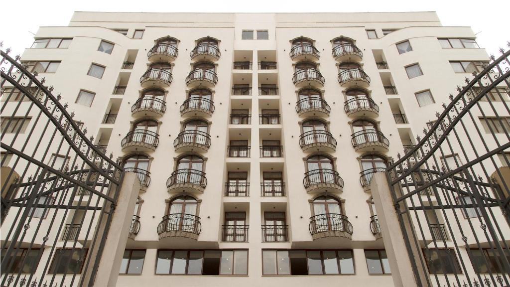 The Grand Palace Hotel